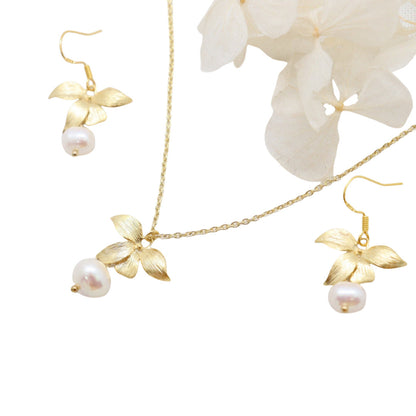 Beautiful Gold Set with Unique Style