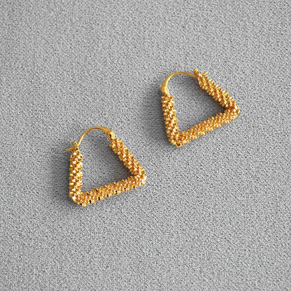 Charming Gold Earring for Any Occasion