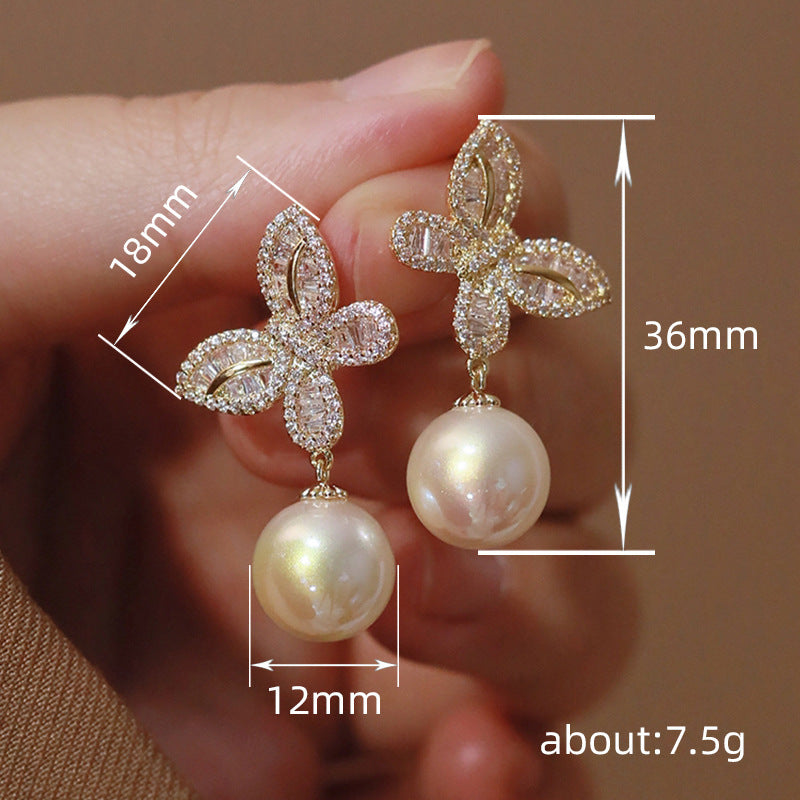 Beautiful Pearl Earring with Unique Style
