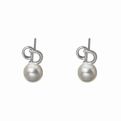 Classic Pearl Earring with Timeless Appeal