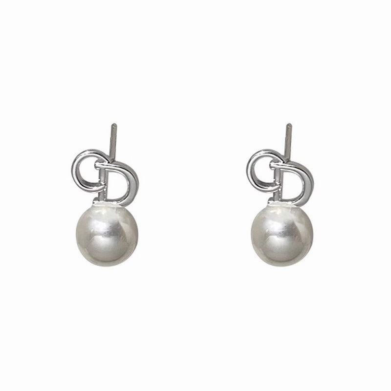 Classic Pearl Earring with Timeless Appeal