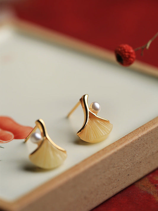 Charming Gold Earring for Any Occasion