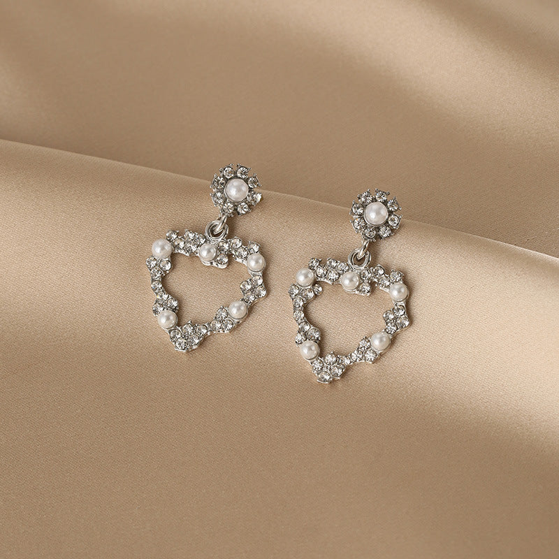 Beautiful Pearl Earring with Unique Style
