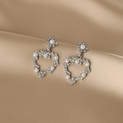 Beautiful Pearl Earring with Unique Style