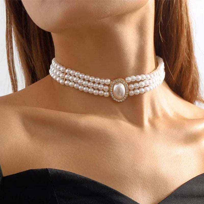 Classic Pearl Necklace with Timeless Appeal