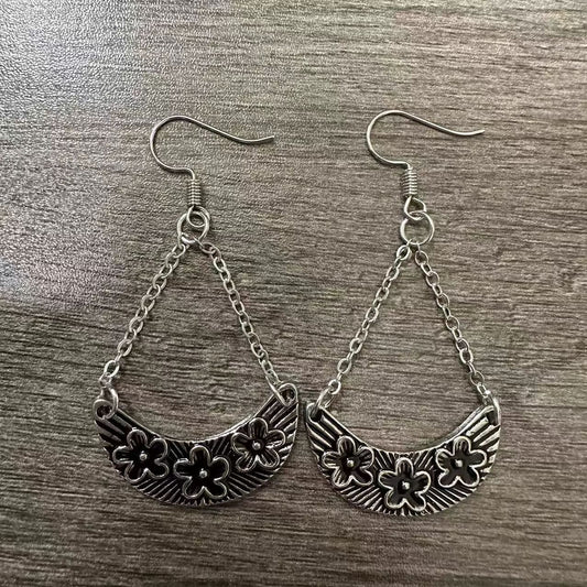 Charming Earring for Any Occasion