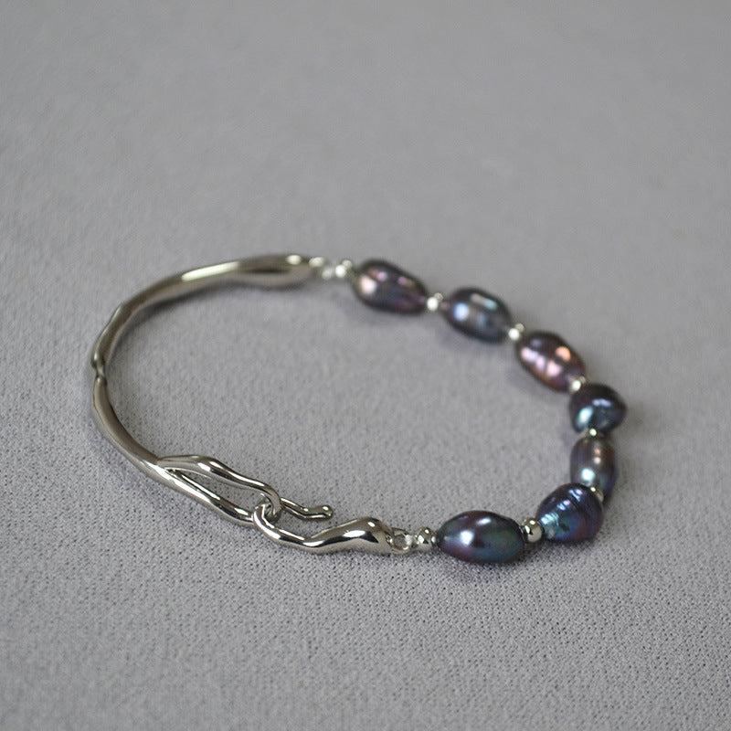 Romantic Gold Bracelet for Special Moments