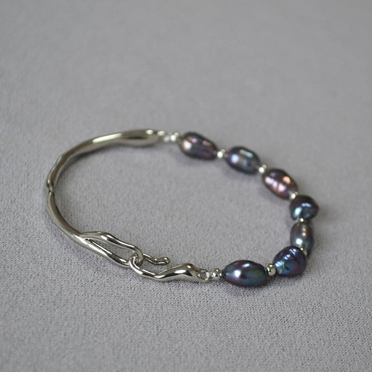 Romantic Gold Bracelet for Special Moments