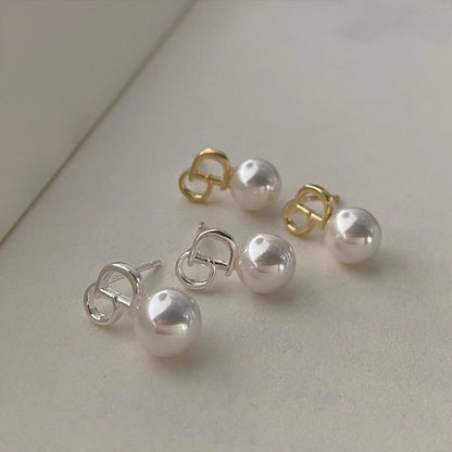 Classic Pearl Earring with Timeless Appeal