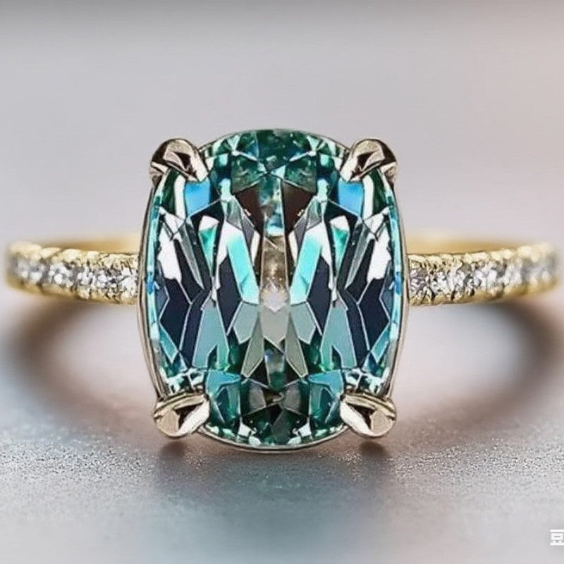 Classic Gold Ring with Timeless Appeal