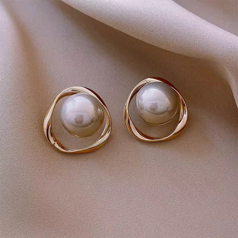 Romantic Pearl Earring for Special Moments