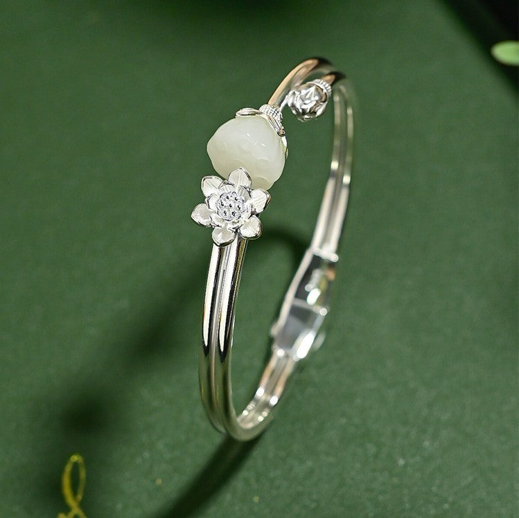 Classic Silver Bracelet with Timeless Appeal