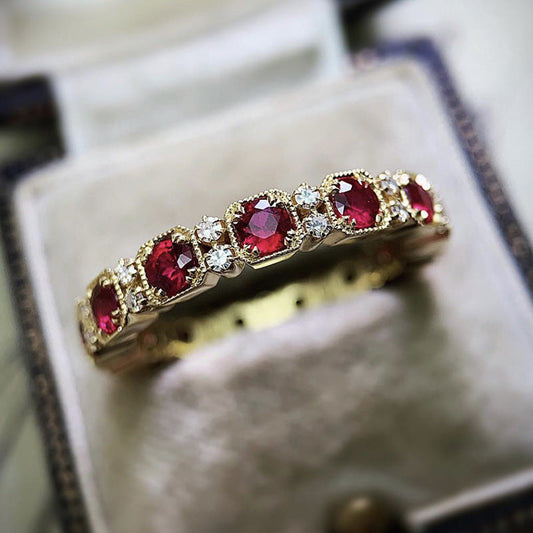 Classic Gold Ring with Timeless Appeal