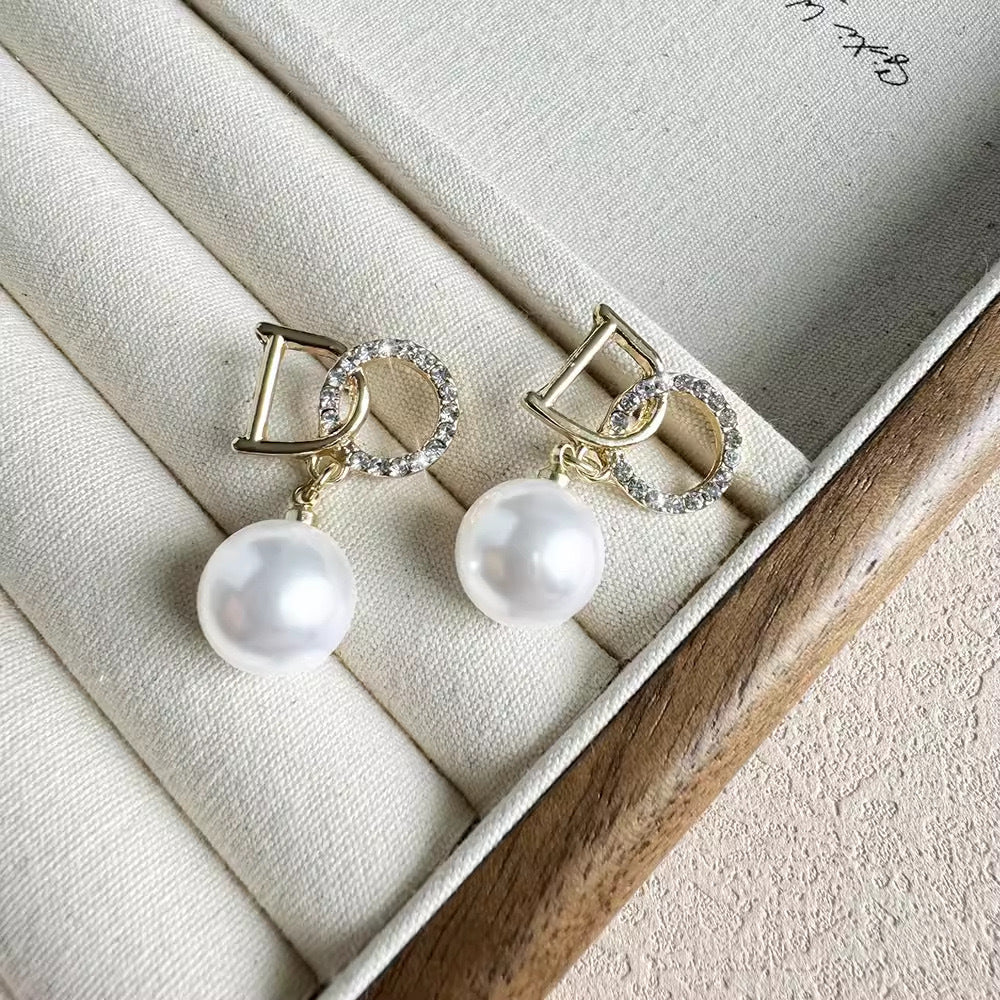 Beautiful Pearl Earring with Unique Style