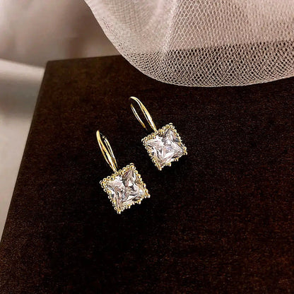 Charming Earring for Any Occasion