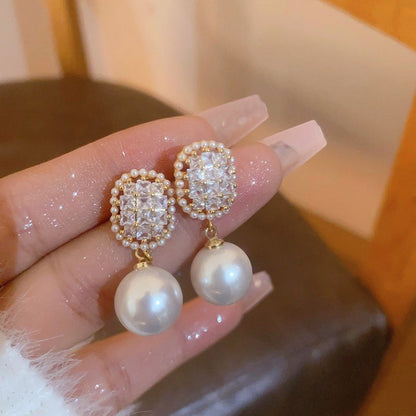 Beautiful Pearl Earring with Unique Style