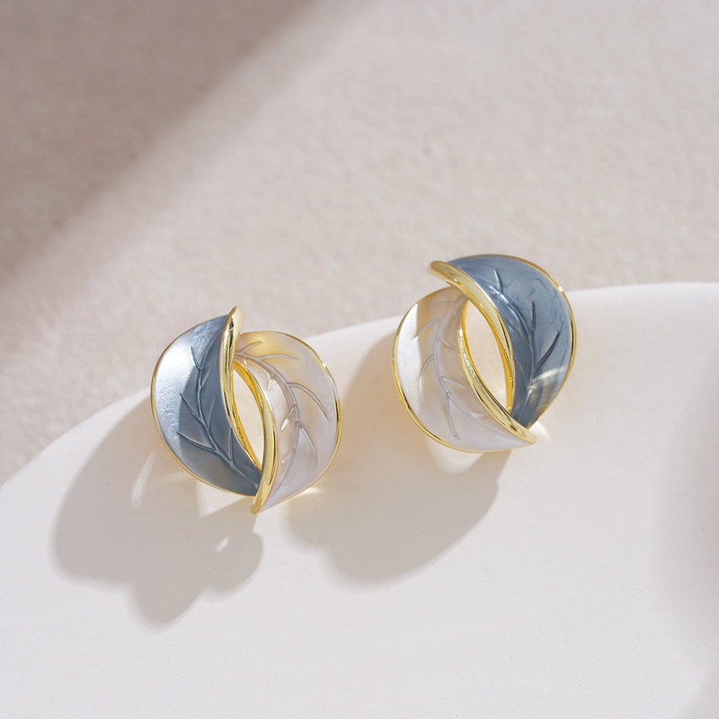 Classic Pearl Earring with Timeless Appeal