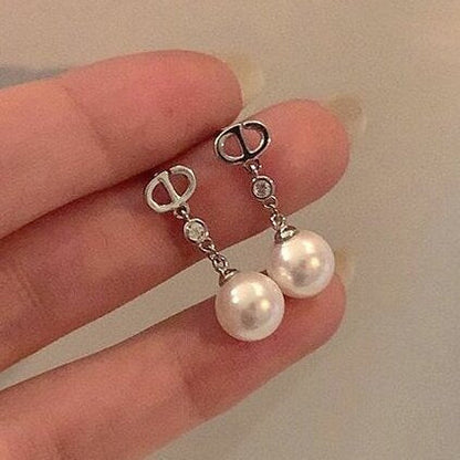 Classic Pearl Earring with Timeless Appeal