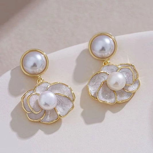 Beautiful Pearl Earring with Unique Style