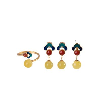 Classic Gold Earring with Timeless Appeal