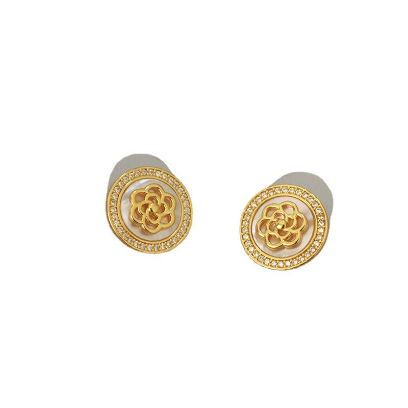 Beautiful Gold Earring with Unique Style