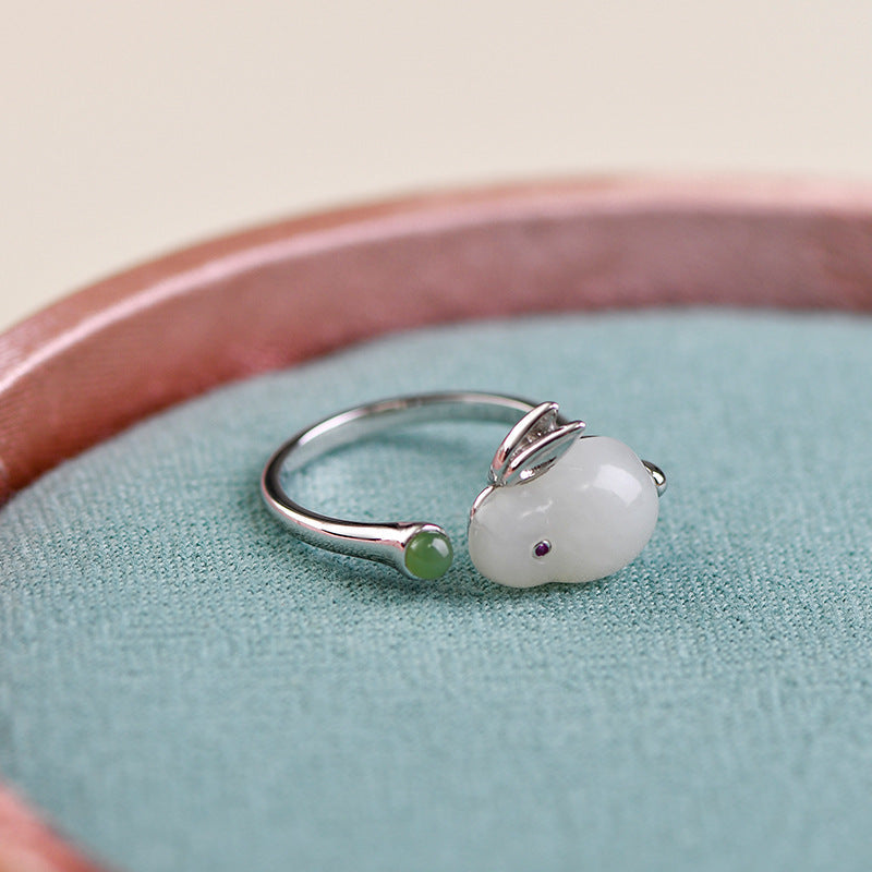 Classic Silver Ring with Timeless Appeal