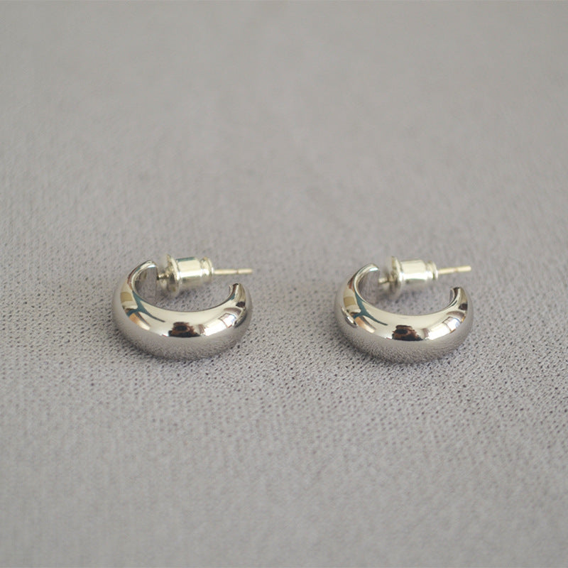 Romantic Gold Earring for Special Moments