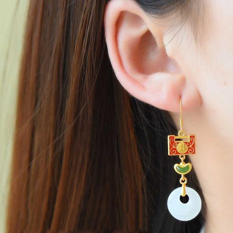 Charming Gold Earring for Any Occasion