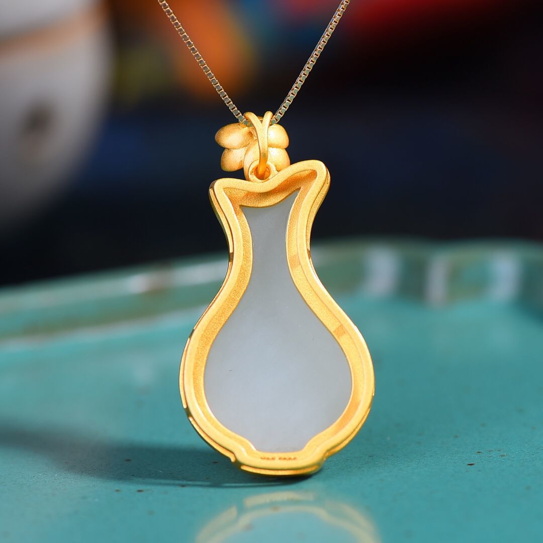 Elegant Gold Necklace for Every Occasion