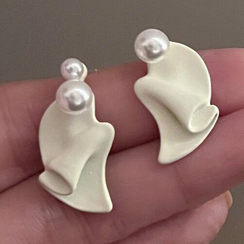 Stunning Pearl Earring for Daily Wear
