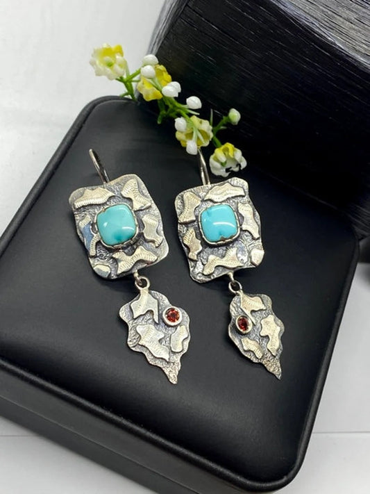 Charming Silver Earring for Any Occasion