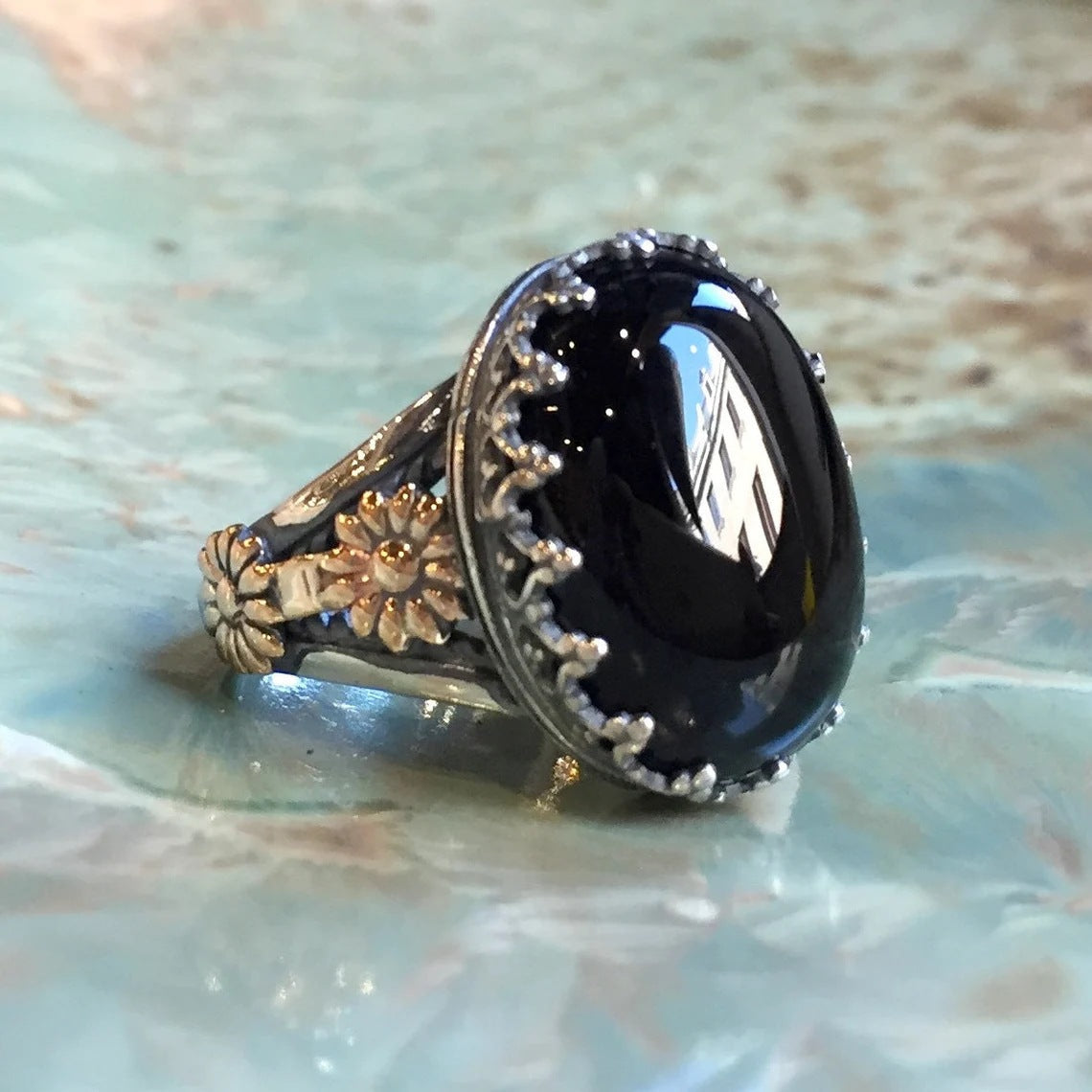 Charming Gold Ring for Any Occasion