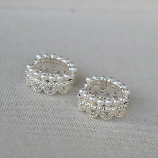 Classic Gold Earring with Timeless Appeal