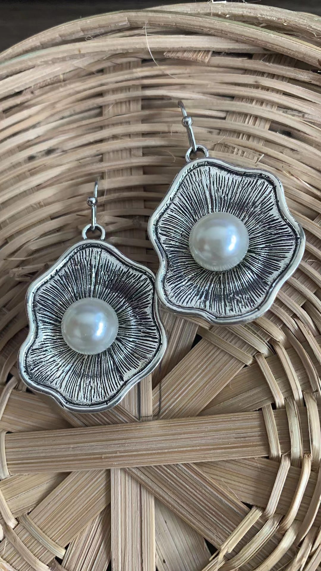 Charming Pearl Earring for Any Occasion