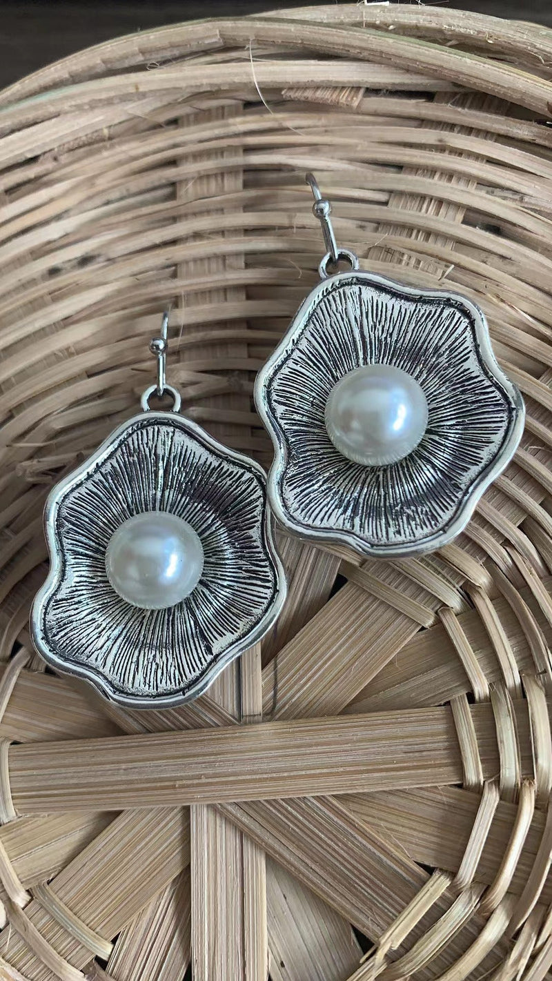 Charming Pearl Earring for Any Occasion