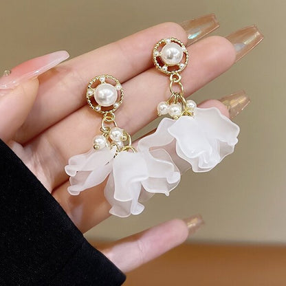 Beautiful Pearl Earring with Unique Style