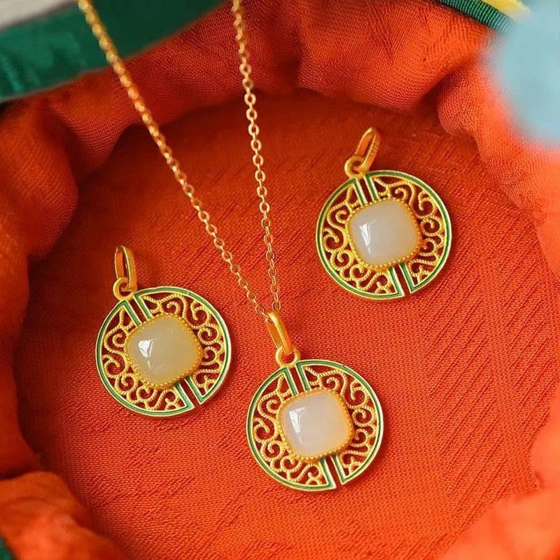 Stunning Silver Necklace for Daily Wear
