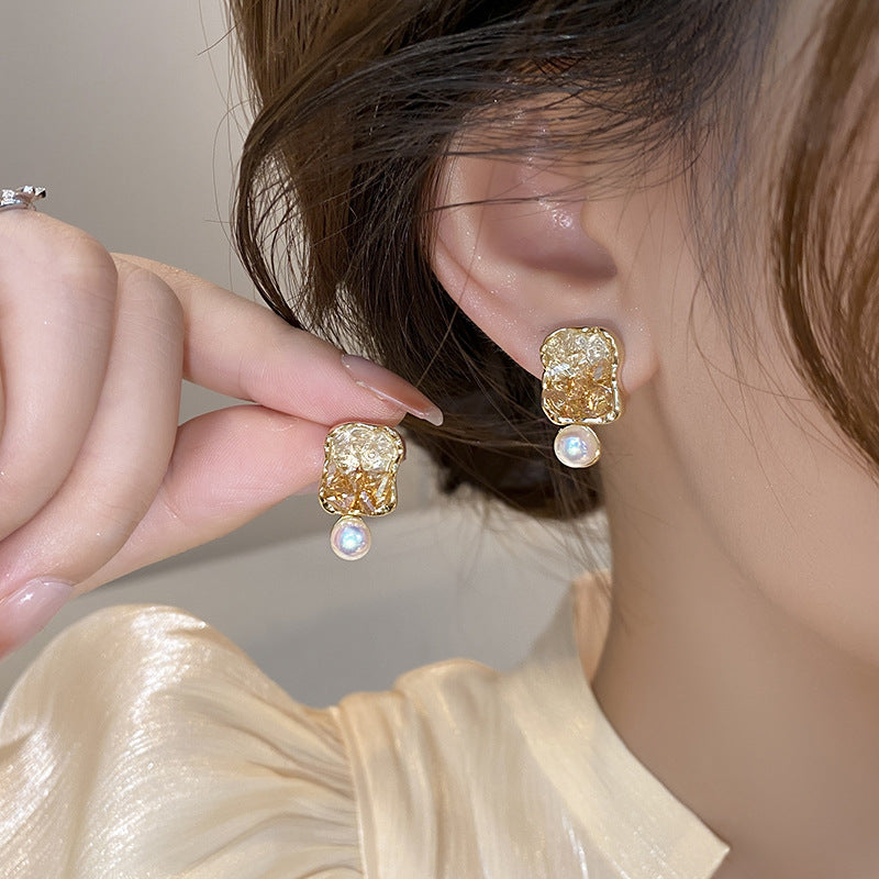 Beautiful Pearl Earring with Unique Style