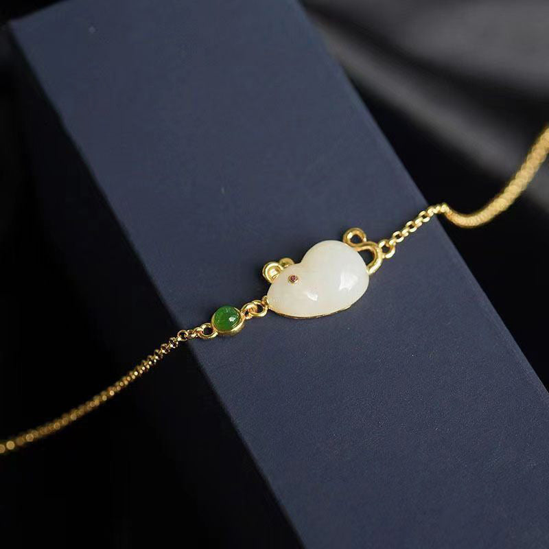 Classic Gold Bracelet with Timeless Appeal
