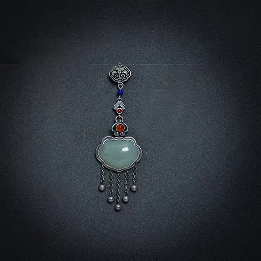 Classic Silver Pendant with Timeless Appeal