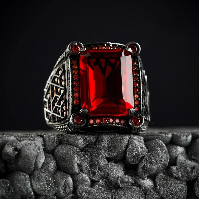 Classic Silver Ring with Timeless Appeal
