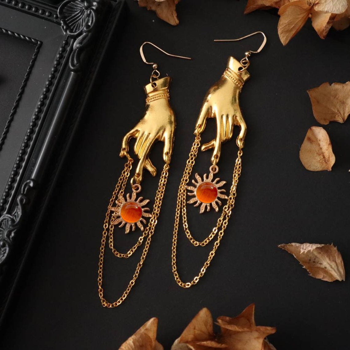 Classic Gold Earring with Timeless Appeal