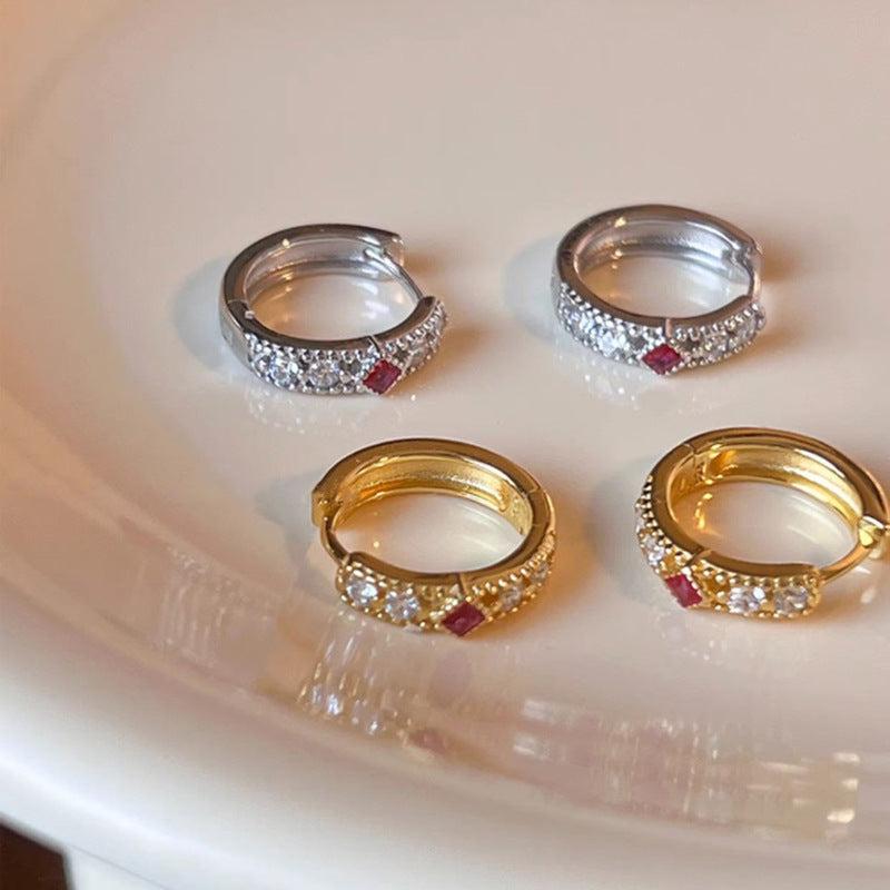 Beautiful Gold Earring with Unique Style