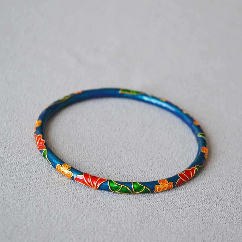 Classic Gold Bracelet with Timeless Appeal