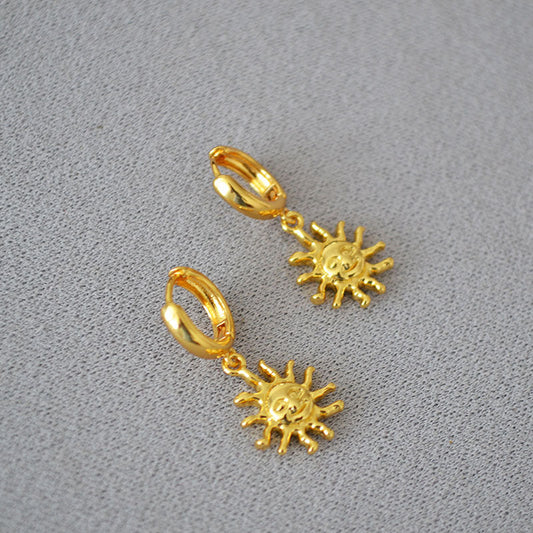 Romantic Gold Earring for Special Moments