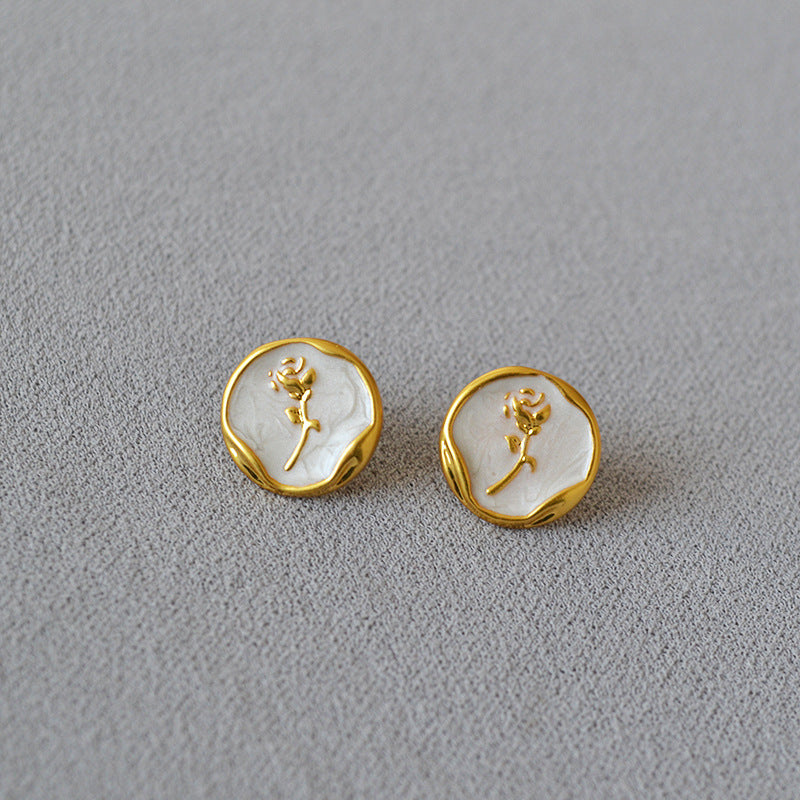 Beautiful Gold Earring with Unique Style