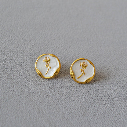 Beautiful Gold Earring with Unique Style