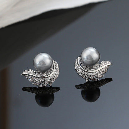 Classic Pearl Earring with Timeless Appeal