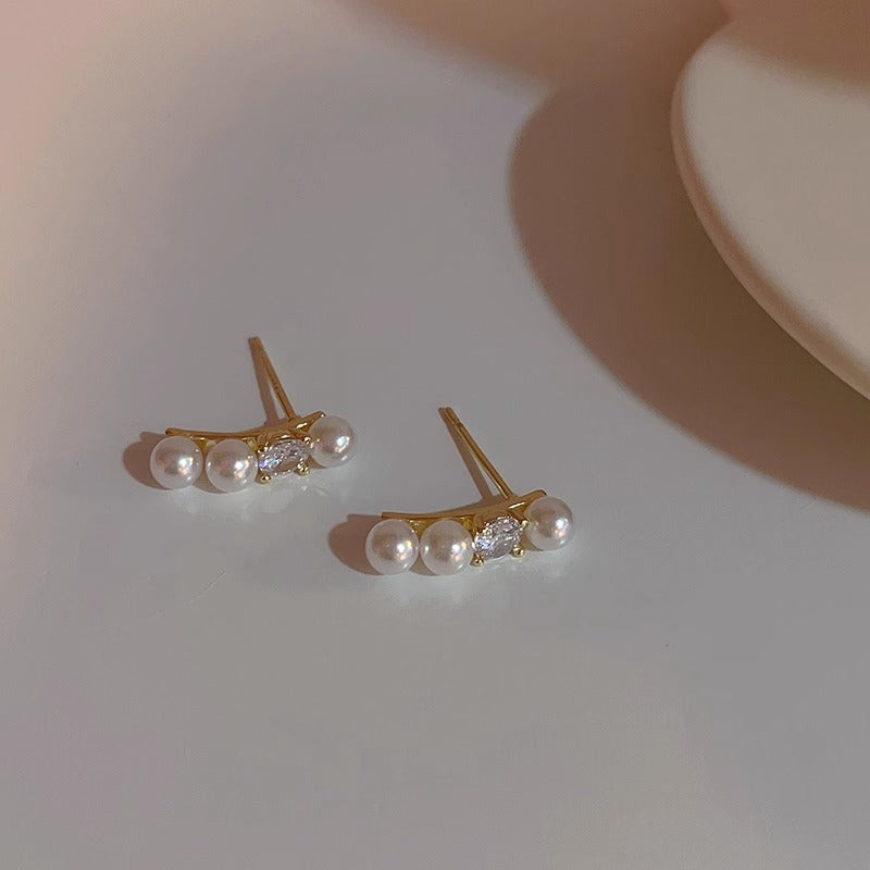 Beautiful Pearl Earring with Unique Style