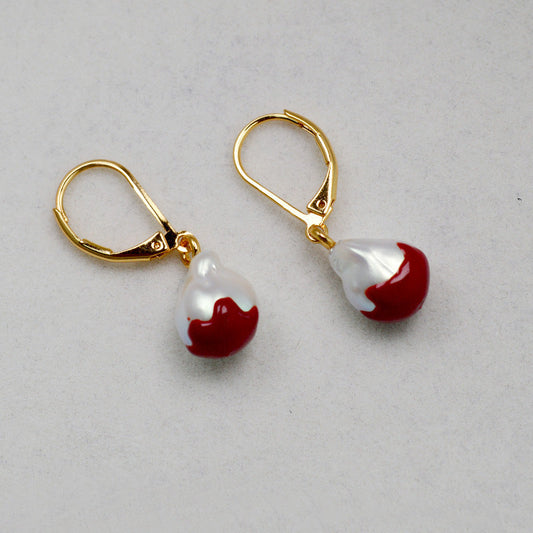 Classic Gold Earring with Timeless Appeal